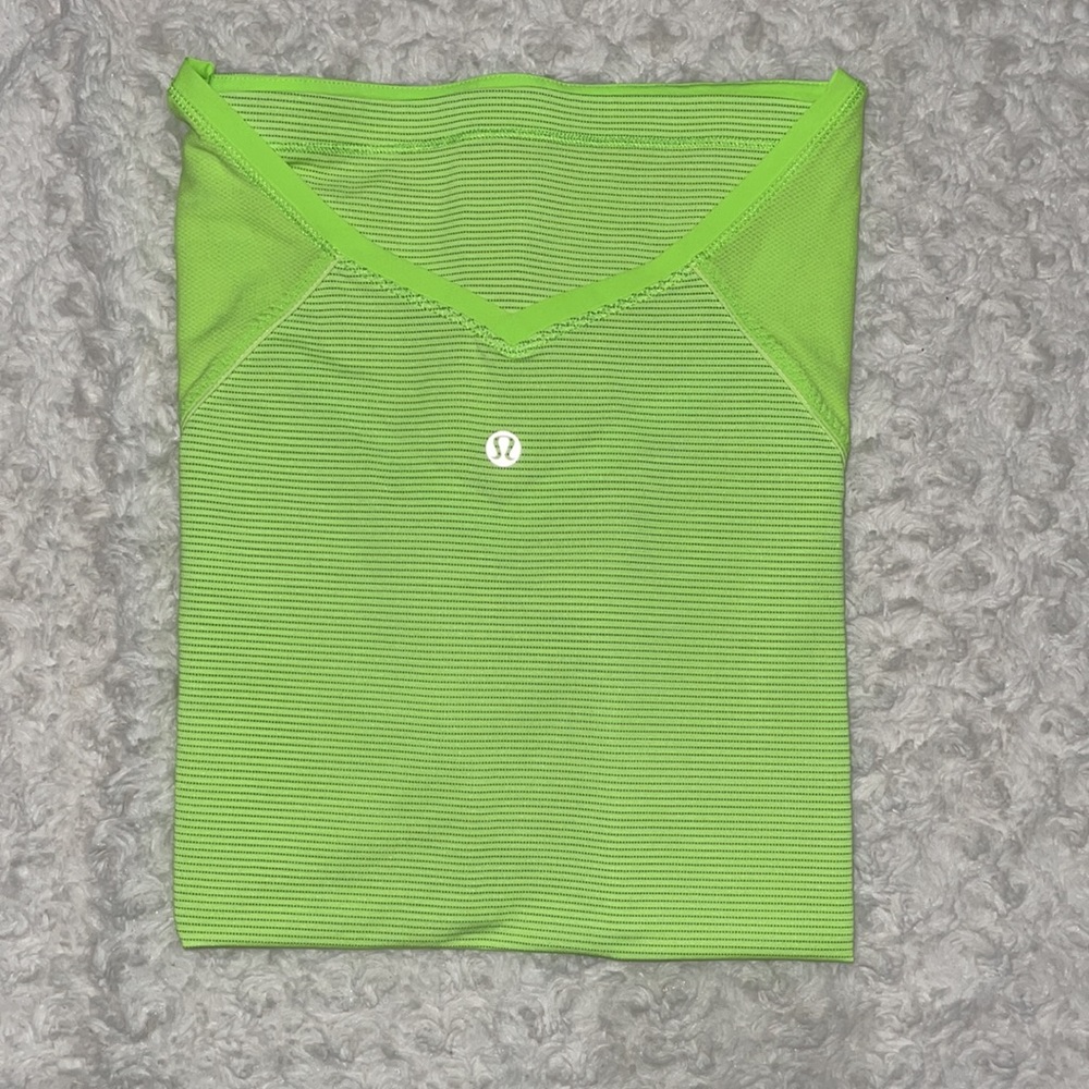 Lululemon Neon Green short sleeve V-Neck Active Shirt IUC. M/L